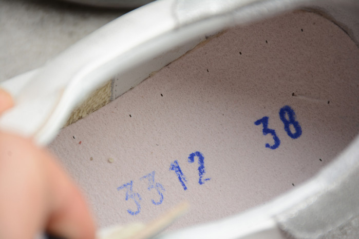 Golden Goose  GG000001
