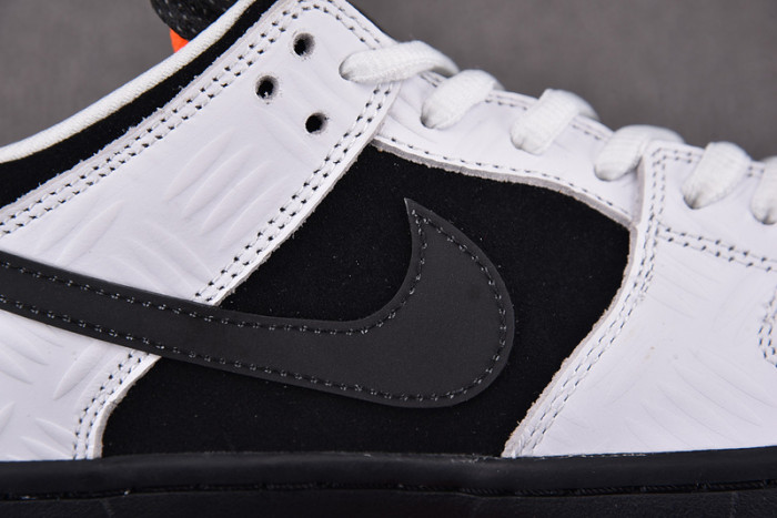 Nike SB Dunk Low TIGHTBOOTH FD2629-100