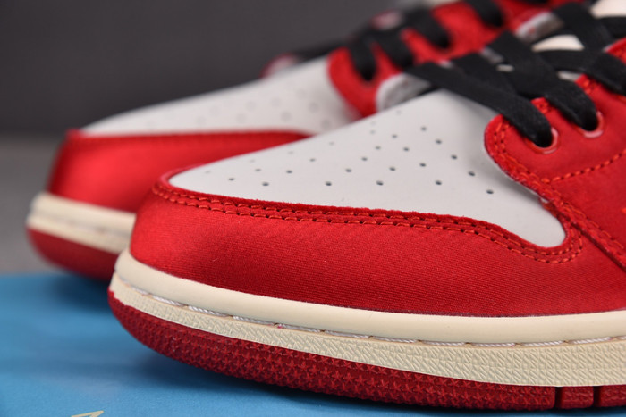 Air Jordan 1 Retro Low OG Trophy Room FN0432-100
