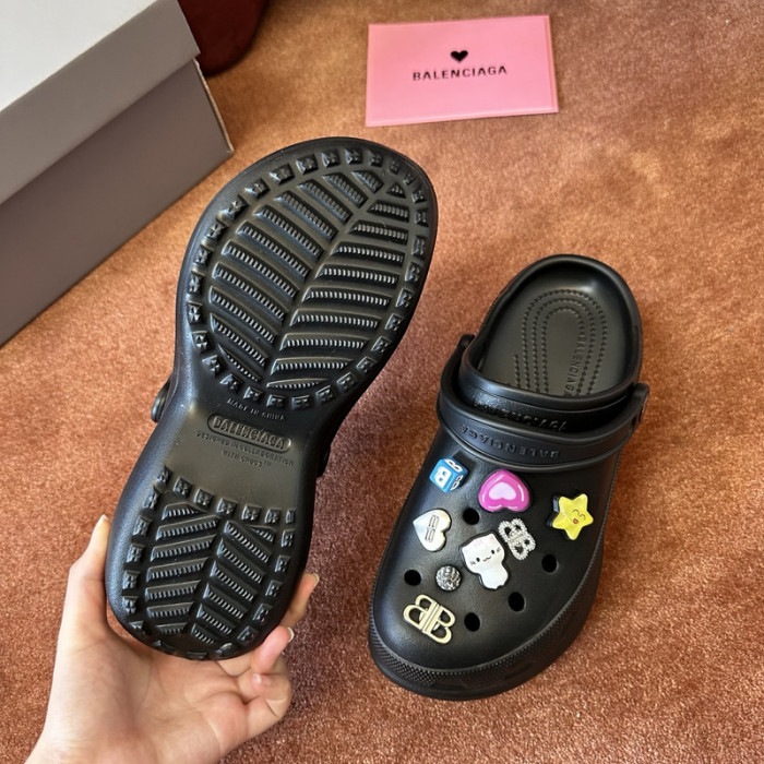 balenciag* Cr*0*s 56