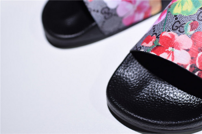 Gucc* Sandal4